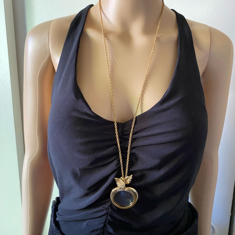 AVON 80’s Gold Apple Magnifying Glass Necklace - Picture 3 of 3
